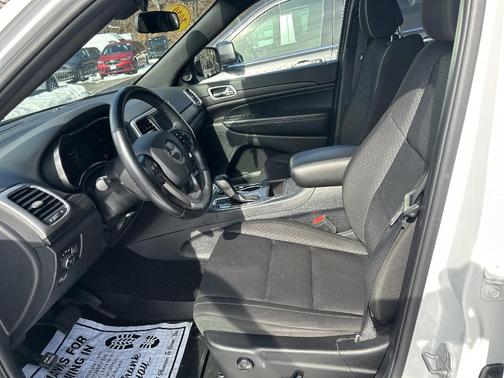 2020 Jeep Grand Cherokee Laredo E