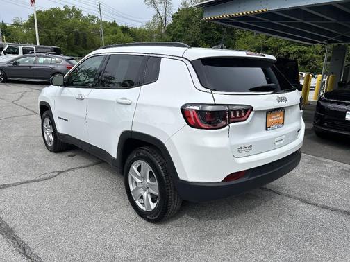 Bright White Clearcoat 2022 Jeep Compass Latitude