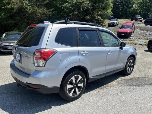 Ice Silver Metallic 2018 Subaru Forester 2.5i