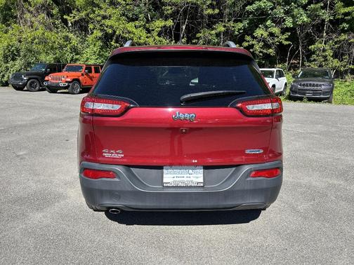 Deep Cherry Red Crystal Pearlcoat 2017 Jeep Cherokee Latitude
