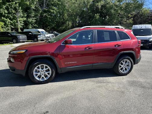 Deep Cherry Red Crystal Pearlcoat 2017 Jeep Cherokee Latitude
