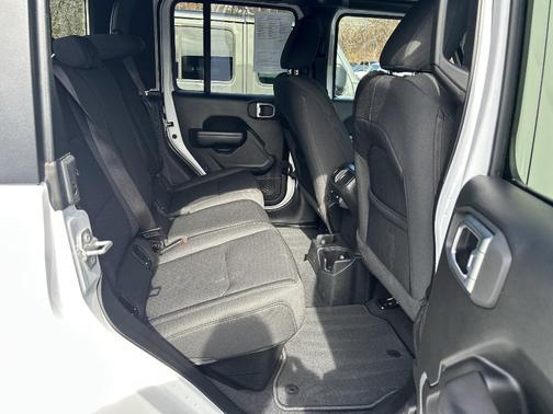Bright White Clearcoat 2021 Jeep Gladiator Sport