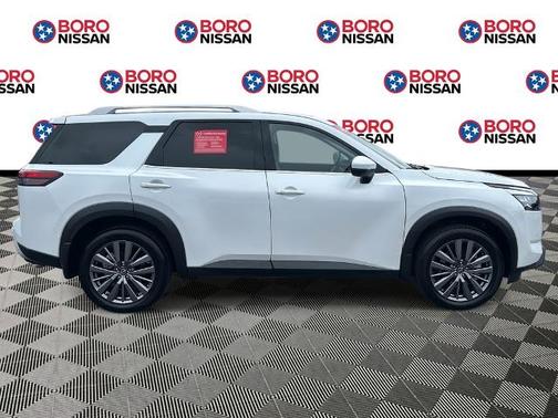 2025 Nissan Pathfinder SL