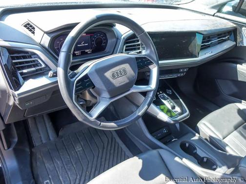 2022 Audi e-tron Premium Plus