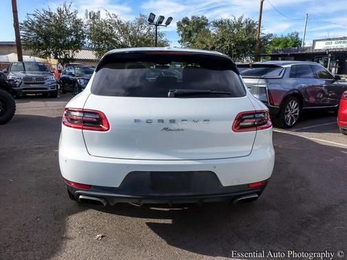 2018 Porsche Macan Sport Utility 4D