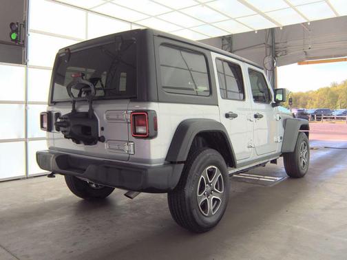 Silver Zynith Clearcoat 2022 Jeep Wrangler Unlimited Sport
