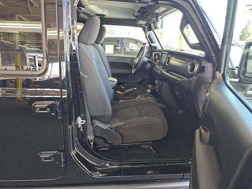 Black Clearcoat 2023 Jeep Wrangler 4xe Rubicon