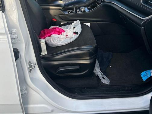 Bright White Clearcoat 2023 Jeep Grand Cherokee Altitude