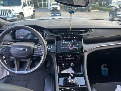 Bright White Clearcoat 2023 Jeep Grand Cherokee Altitude