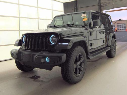Black Clearcoat 2023 Jeep Wrangler 4-Door Sahara Altitude 4x4
