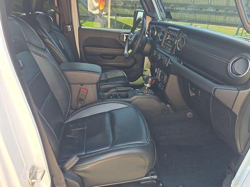 Bright White Clearcoat 2023 Jeep Wrangler 4xe Sahara
