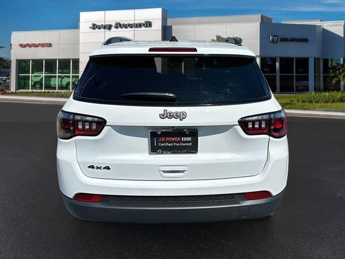 Bright White Clearcoat 2026 Jeep Compass Latitude