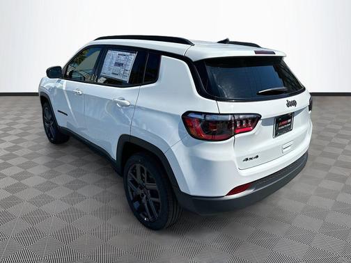 Bright White Clearcoat 2026 Jeep Compass Latitude