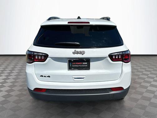 Bright White Clearcoat 2026 Jeep Compass Latitude