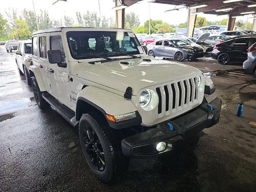 Bright White Clearcoat 2022 Jeep Wrangler Unlimited 4xe Sahara