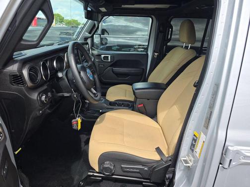 Silver Zynith Clearcoat 2023 Jeep Wrangler 4xe Willys