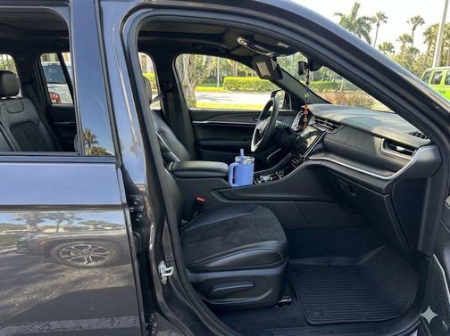 Baltic Gray Metallic Clearcoat 2024 Jeep Grand Cherokee Altitude