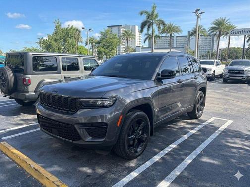 Baltic Gray Metallic Clearcoat 2024 Jeep Grand Cherokee Altitude