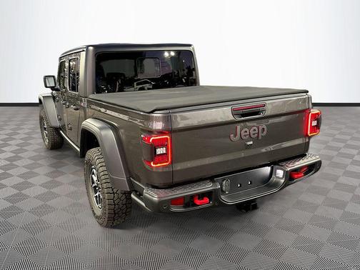 Granite Crystal Metallic Clearcoat 2026 Jeep Gladiator Rubicon