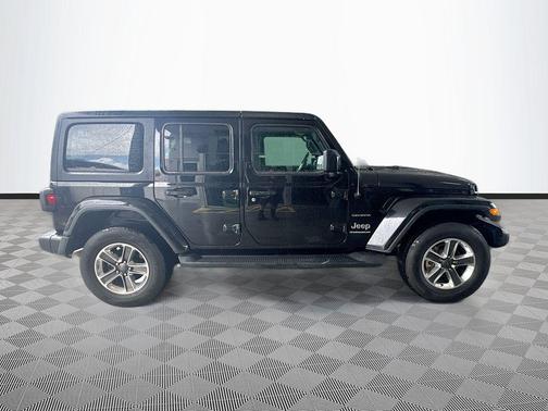 Black Clearcoat 2023 Jeep Wrangler 4-Door Sahara 4x4