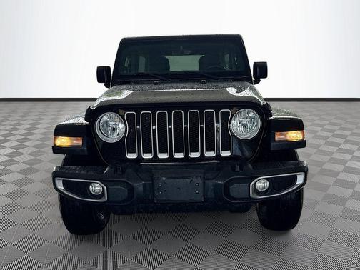 Black Clearcoat 2023 Jeep Wrangler 4-Door Sahara 4x4