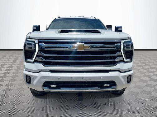Iridescent Pearl Tricoat 2025 Chevrolet Silverado 3500 High Country