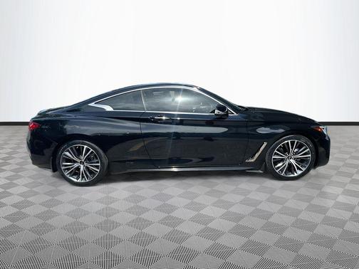 Black Obsidian 2022 INFINITI Q60 LUXE