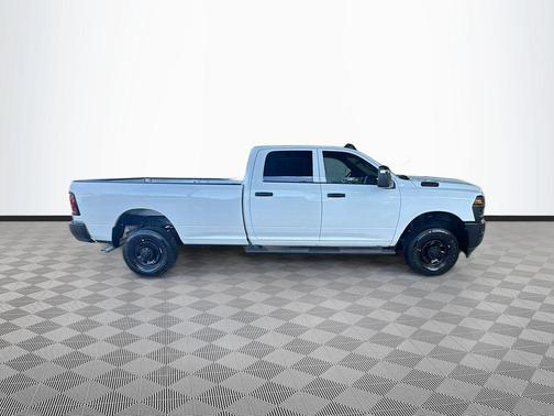 Bright White Clearcoat 2026 RAM 2500 Tradesman Crew Cab 4x4 8' Box