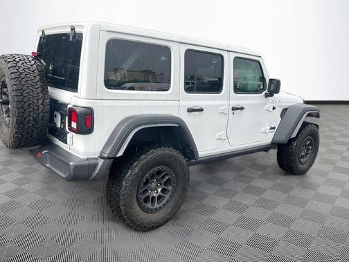 Bright White Clearcoat 2022 Jeep Wrangler Unlimited High Tide 4x4