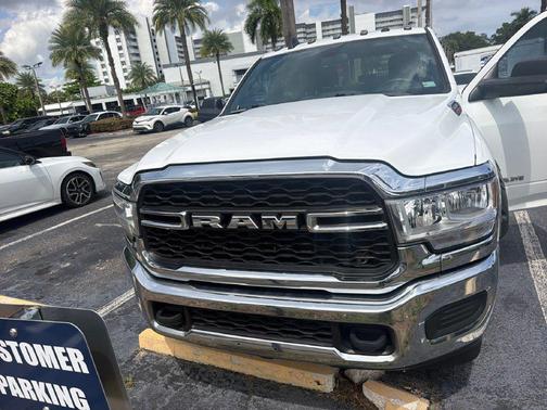 Bright White Clearcoat 2022 RAM 2500 Tradesman Crew Cab 4x4 6'4' Box