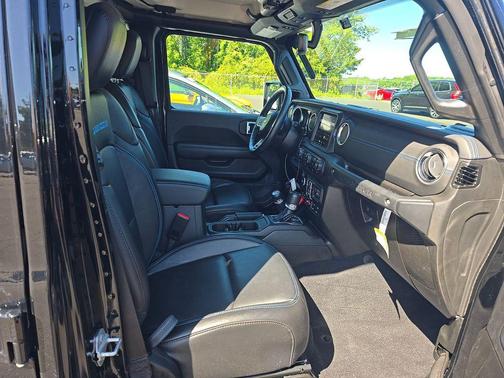 Black Clearcoat 2023 Jeep Wrangler 4xe Rubicon