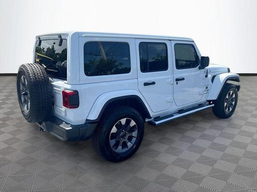Bright White Clearcoat 2023 Jeep Wrangler 4-Door Sahara 4x4