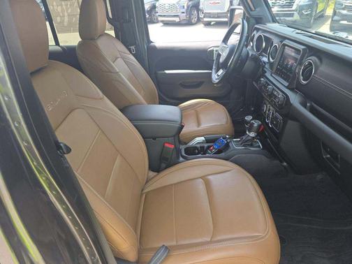 Granite Crystal Metallic Clearcoat 2022 Jeep Gladiator Overland