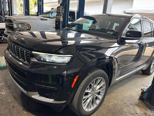 Diamond Black Crystal Pearlcoat 2024 Jeep Grand Cherokee L Summit