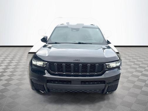 Diamond Black Crystal Pearlcoat 2023 Jeep Grand Cherokee L Altitude