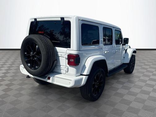 Bright White Clearcoat 2022 Jeep Wrangler Unlimited Sahara