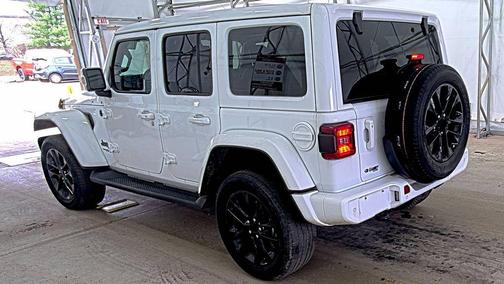 Bright White Clearcoat 2022 Jeep Wrangler Unlimited Sahara