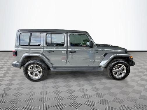 Sting-Gray Clearcoat 2022 Jeep Wrangler Unlimited Sahara