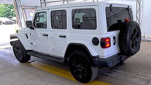Bright White Clearcoat 2022 Jeep Wrangler Unlimited Sahara