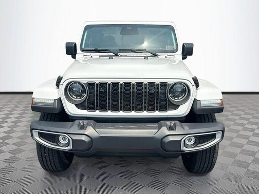 Bright White Clearcoat 2026 Jeep Gladiator Sahara 4x4