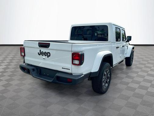 Bright White Clearcoat 2026 Jeep Gladiator Sahara 4x4