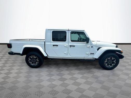 Bright White Clearcoat 2026 Jeep Gladiator Sahara 4x4