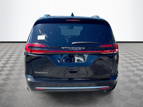 Diamond Black Crystal Pearlcoat 2027 Chrysler Pacifica L