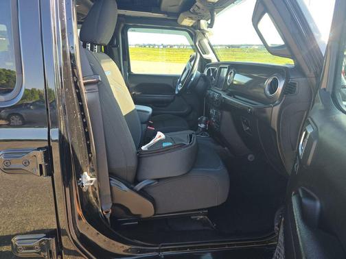 Black Clearcoat 2023 Jeep Wrangler 4xe Rubicon