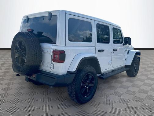 Bright White Clearcoat 2022 Jeep Wrangler Unlimited Sahara