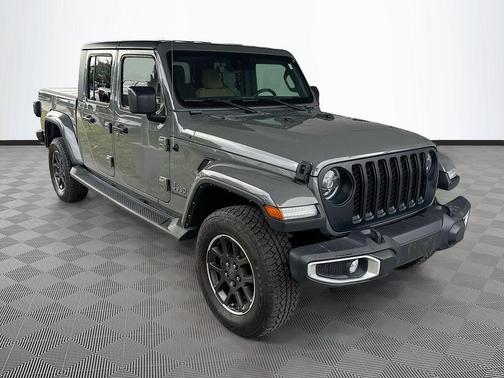 Sting-Gray Clearcoat 2022 Jeep Gladiator Overland