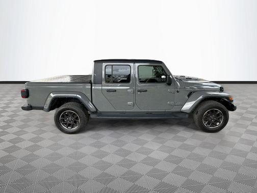 Sting-Gray Clearcoat 2022 Jeep Gladiator Overland