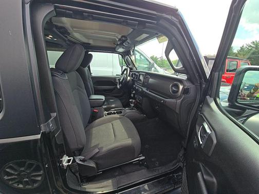 Black Clearcoat 2022 Jeep Wrangler Willys