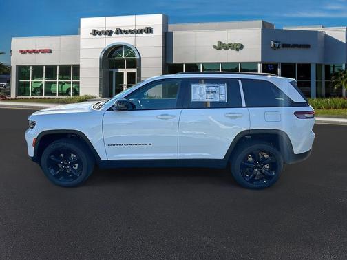 Bright White Clearcoat 2025 Jeep Grand Cherokee Altitude
