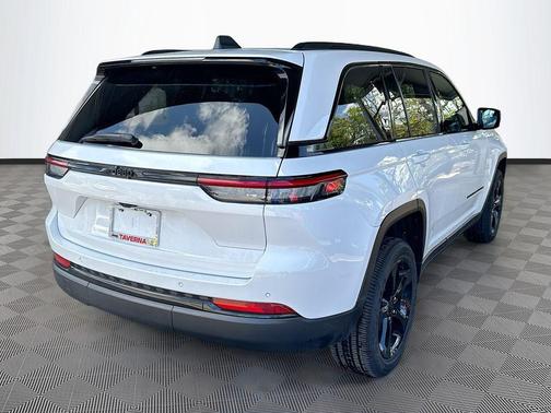 Bright White Clearcoat 2025 Jeep Grand Cherokee Altitude